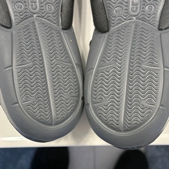 CROCS Women’s Swift Water Mesh Sandals - Picture 11 of 11